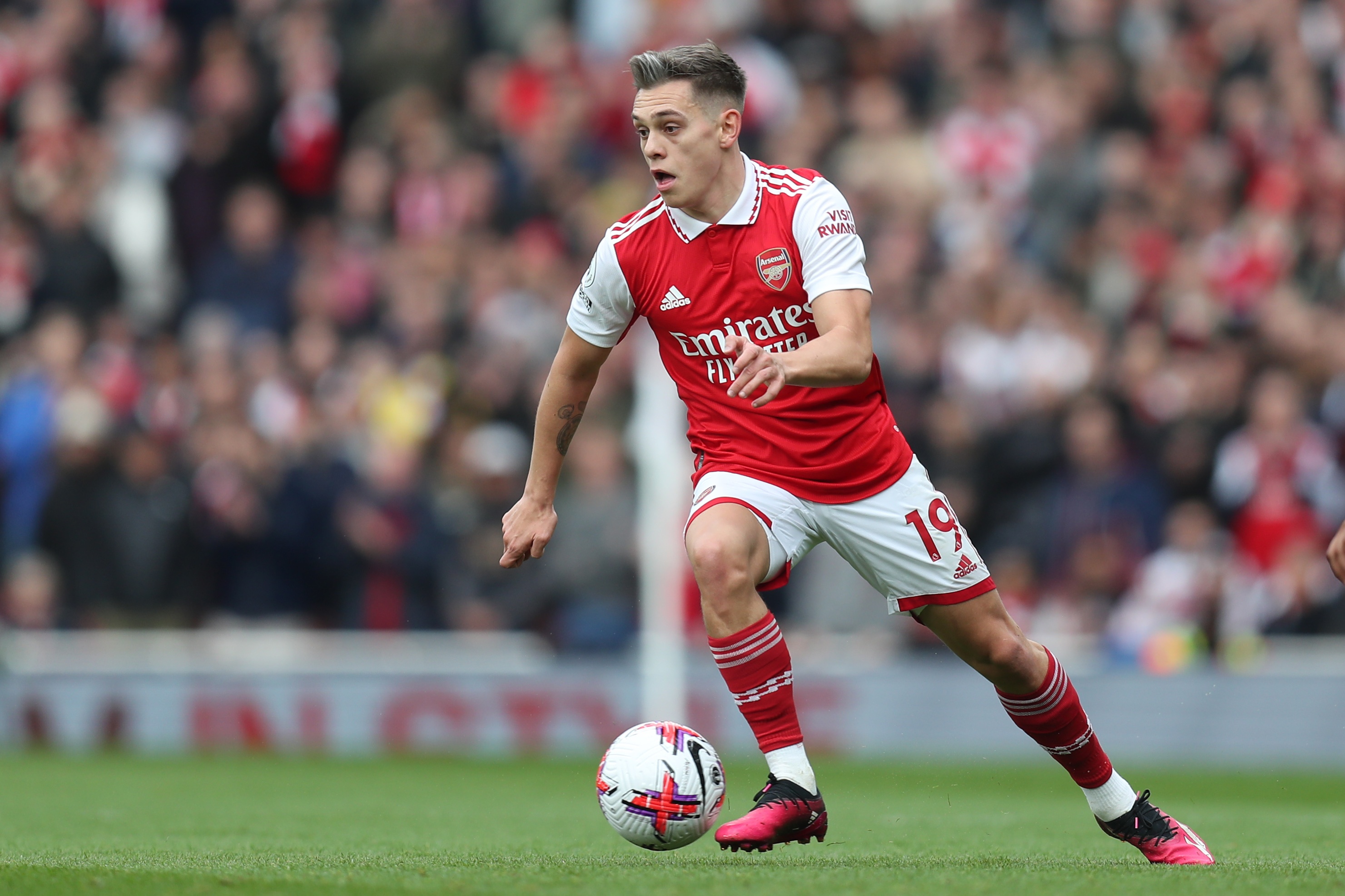 鏡報(bào)：阿森納欲補(bǔ)強(qiáng)左翼需先賣(mài)人，小蜜蜂維拉有意特羅薩德