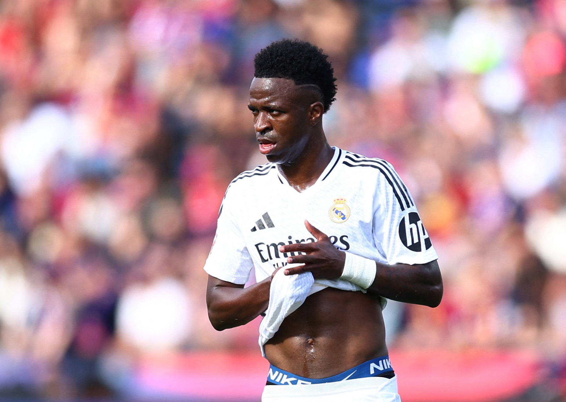 續(xù)約擱置！ESPN：維尼修斯不滿皇馬開的2000萬年薪，想再加1000萬