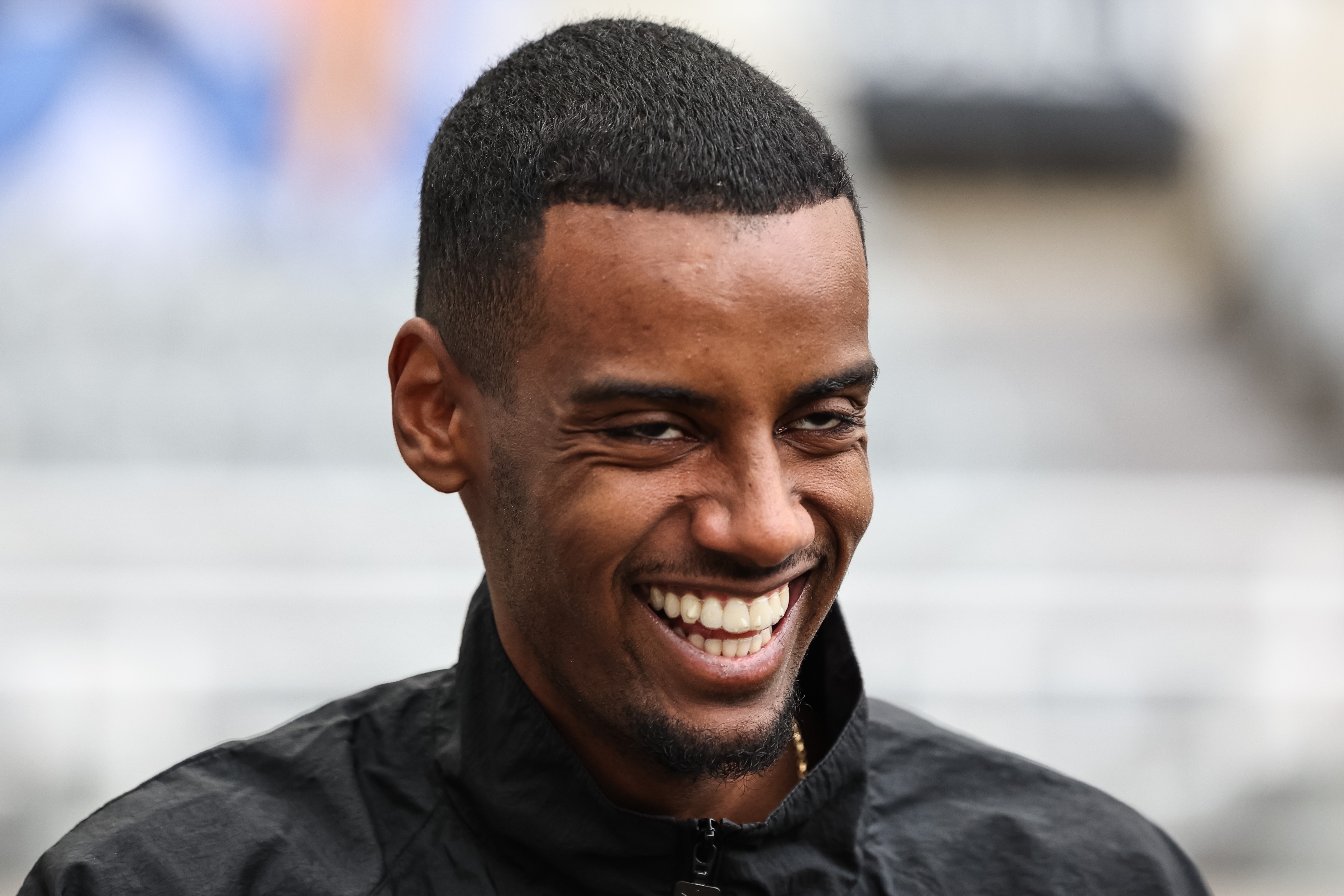 瑞典主帥：伊薩克是非常敬業(yè)的球員，眼下情況很復(fù)雜不能妄下結(jié)論