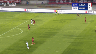 足協(xié)評(píng)議：亞泰vs梅州羅德里戈禁區(qū)里倒地，沒有吹罰犯規(guī)判罰正確