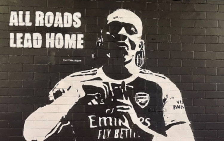 電訊報：埃澤身穿阿森納球衣的壁畫遭到污損，肇事者疑似熱刺球迷