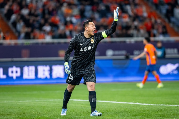 魯媒：王大雷受到腰部傷勢困擾，大概率無緣出戰(zhàn)西海岸