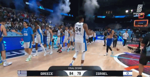 強(qiáng)勁的對手！字母哥賽后與阿夫迪亞擁抱并特地對其表示鼓勵(lì)