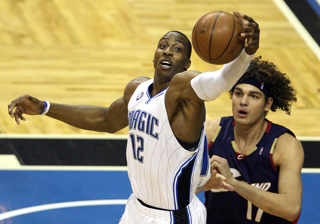 霍華德生涯前14季連續(xù)場均兩雙 歷史僅兩位比肩張伯倫