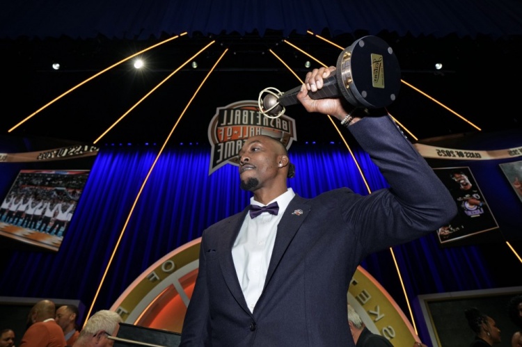 霍華德：我可能進(jìn)不了75大 但我現(xiàn)在是名人堂成員