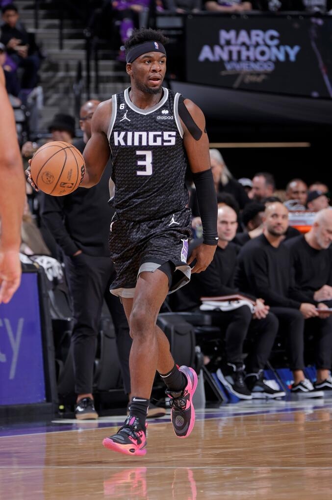 G聯(lián)盟場均14.3分4.7板2.8助！Scotto：國王裁掉特倫斯-戴維斯