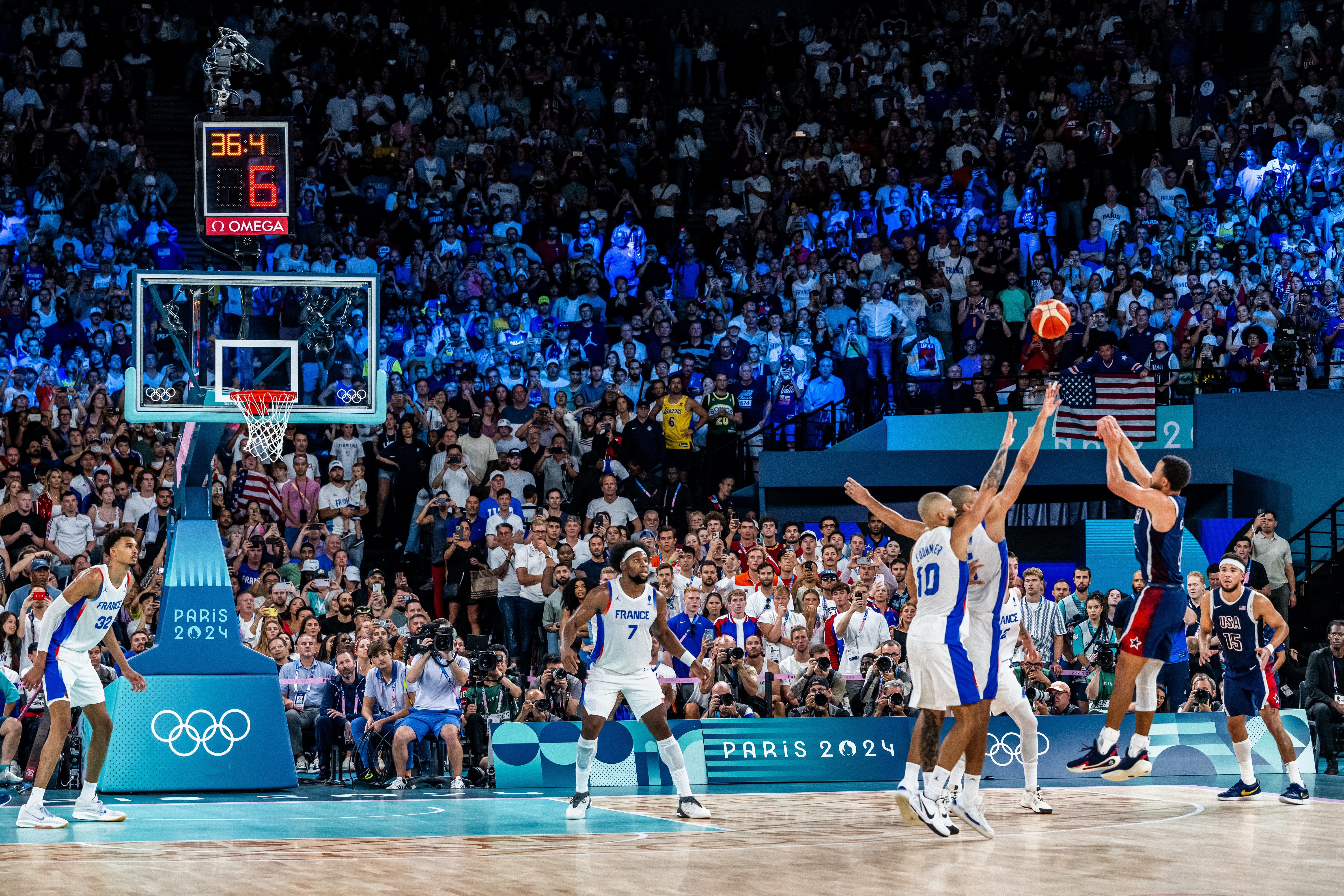 戈貝爾談庫里奧運(yùn)金牌戰(zhàn)表現(xiàn)：親歷這樣的傳奇時(shí)刻是一種榮幸