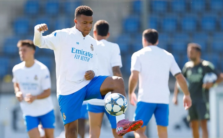 馬卡：皇馬備戰(zhàn)歐冠前夕遭西甲突擊藥檢，俱樂部表示“十分反?！? 
                                         class=