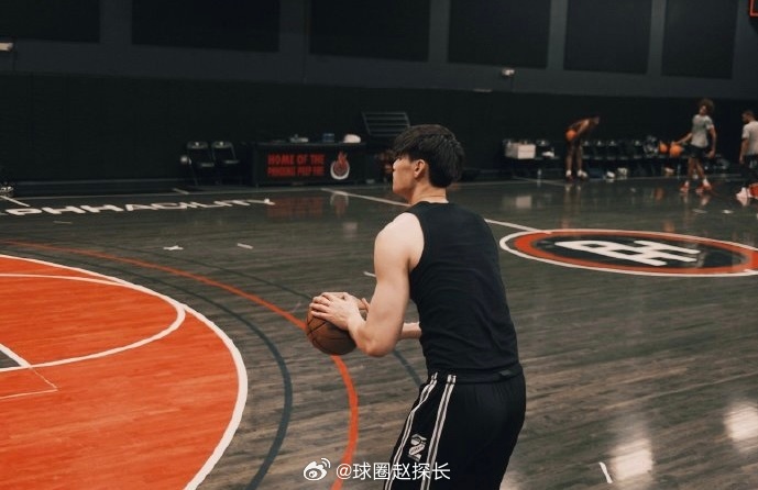 媒體人：我聽說曾凡博會(huì)代表籃網(wǎng)出戰(zhàn)NBA中國賽 預(yù)測雙向合同有戲