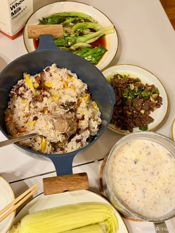 自己動手豐衣足食！楊瀚森曬中國菜配文：??家的味道