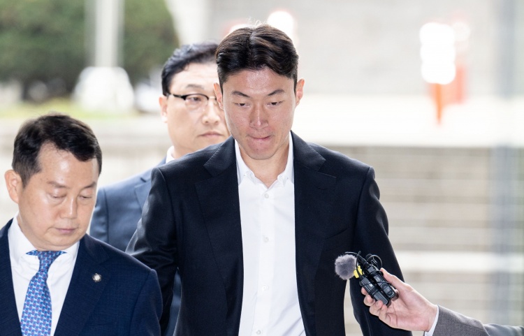 非法拍性愛視頻！韓足協(xié)官方：黃義助被永久除名，在國內(nèi)遭禁足