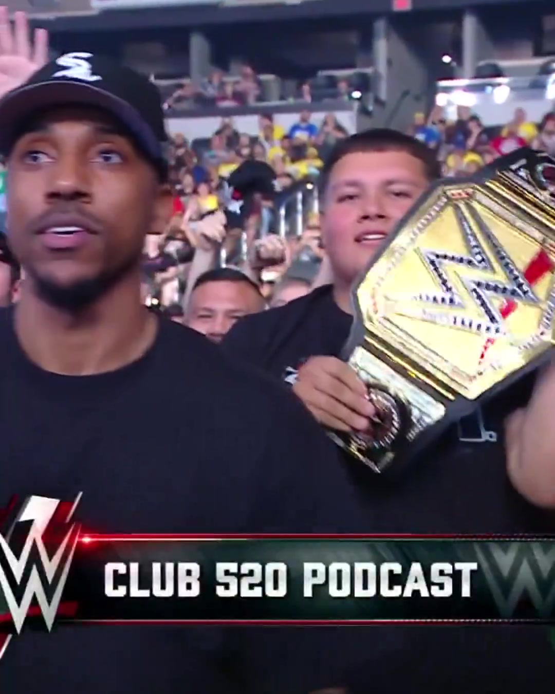 忠實摔迷！哈利伯頓和蒂格現(xiàn)場觀戰(zhàn)WWE“摔角狂歡”賽事