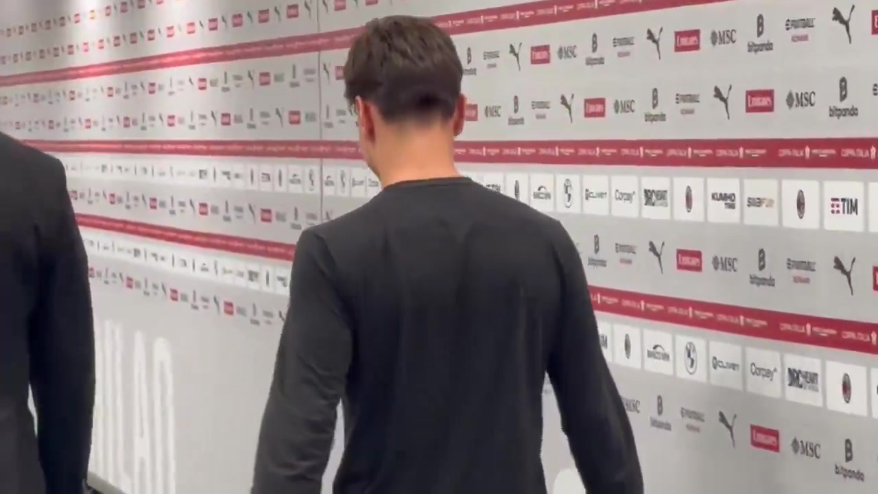 米蘭傷員亞沙里在圣西羅露面，回應(yīng)記者提問：挺好的，好多了